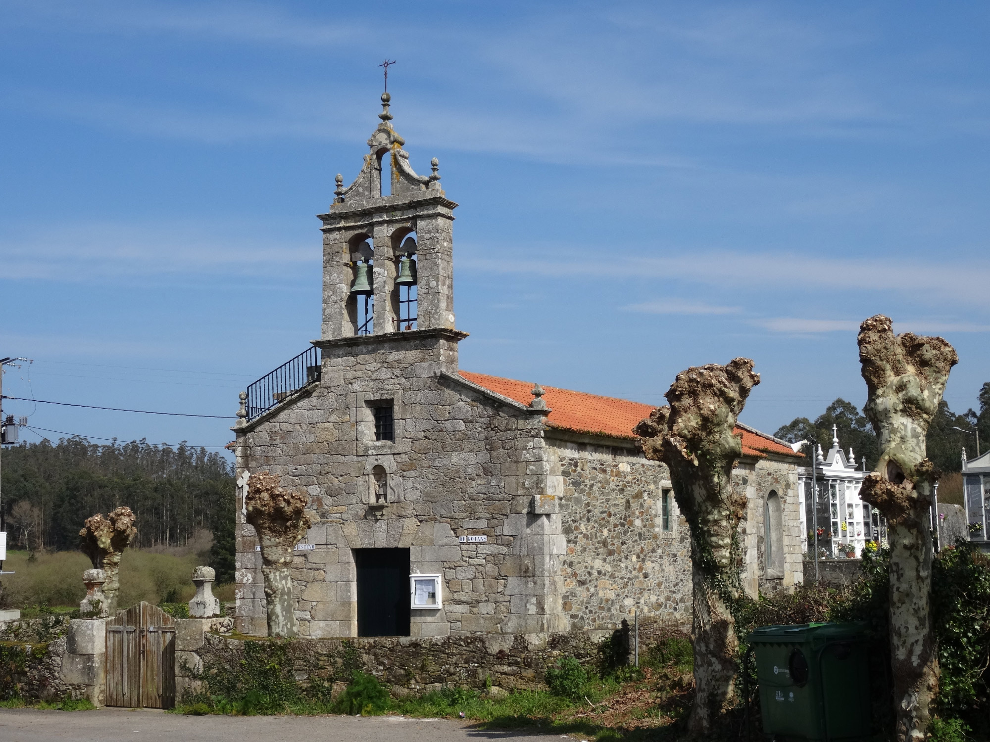 Igrexa de Santo Estevo de Goiáns, Carballo (Photo license: CC-BY-SA-4.0)